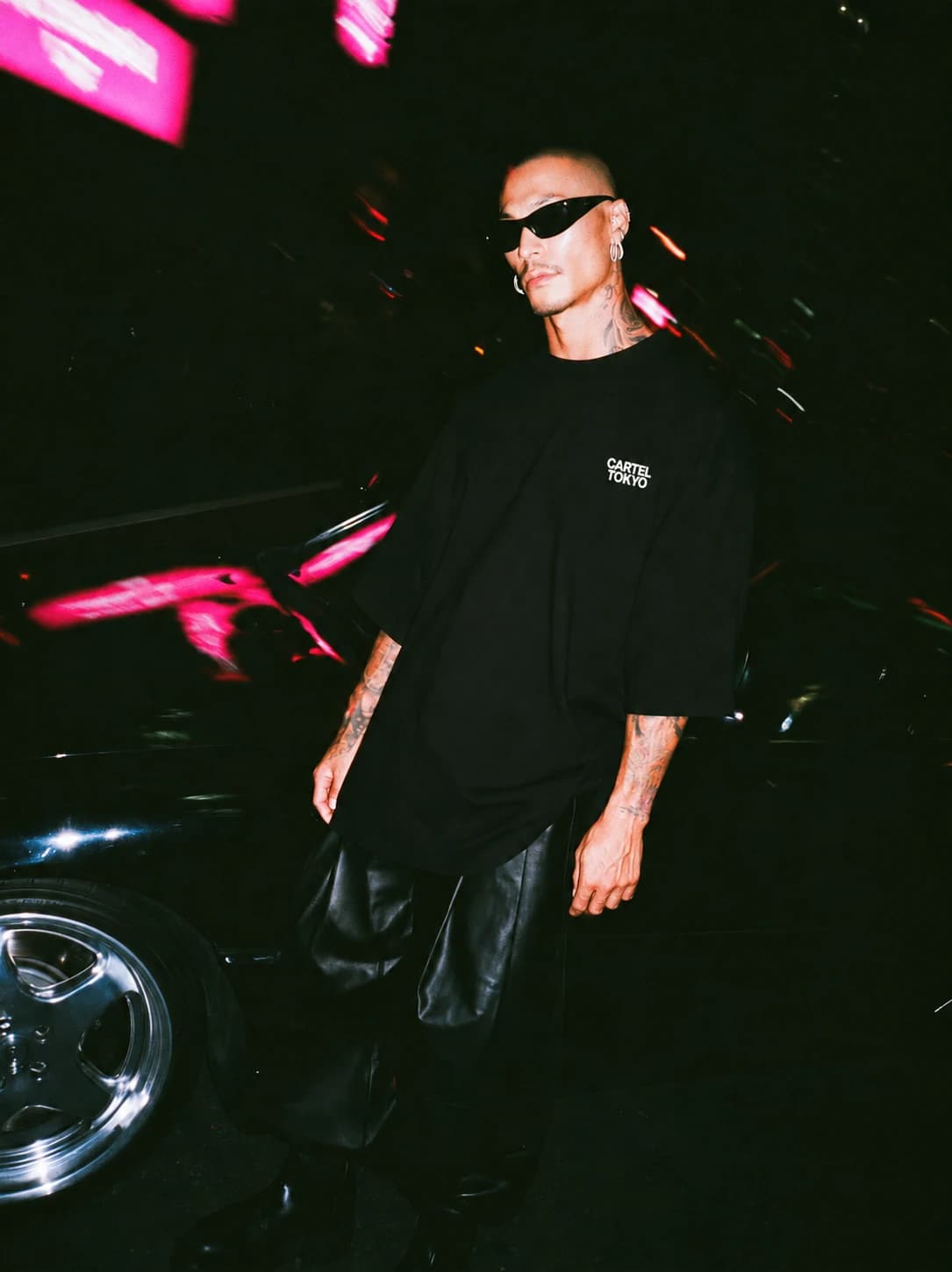 OUT OF CONTROL — black, front, styled look