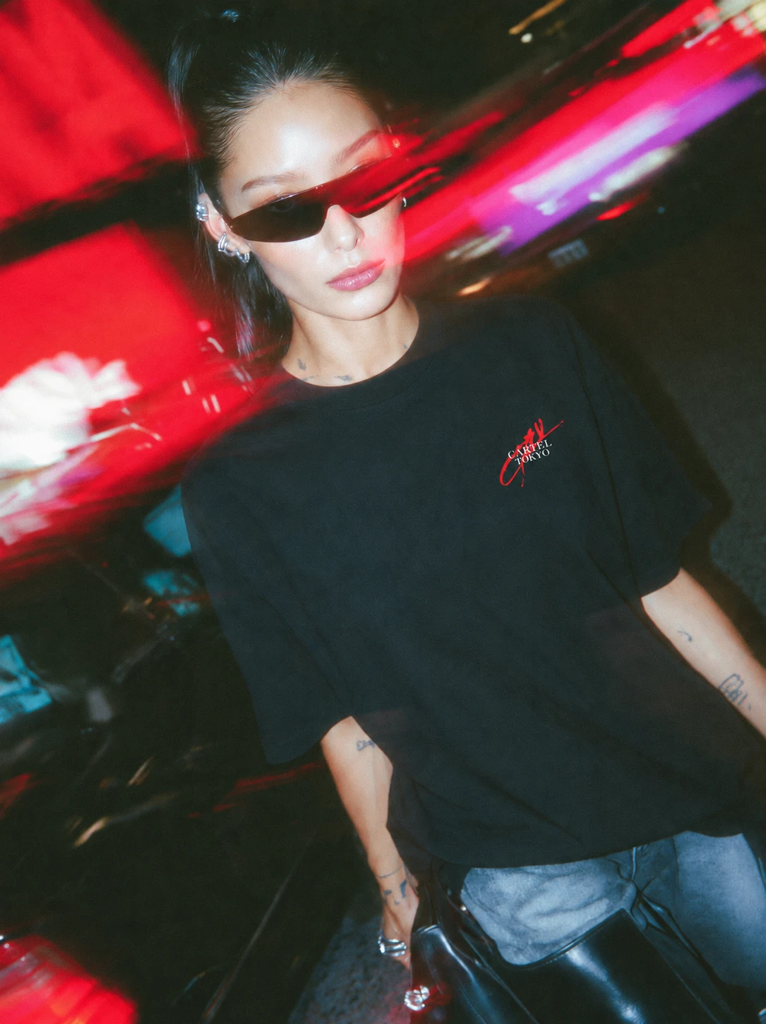 SILENT PORTRAIT + RED BRUSH — black, front, styled look