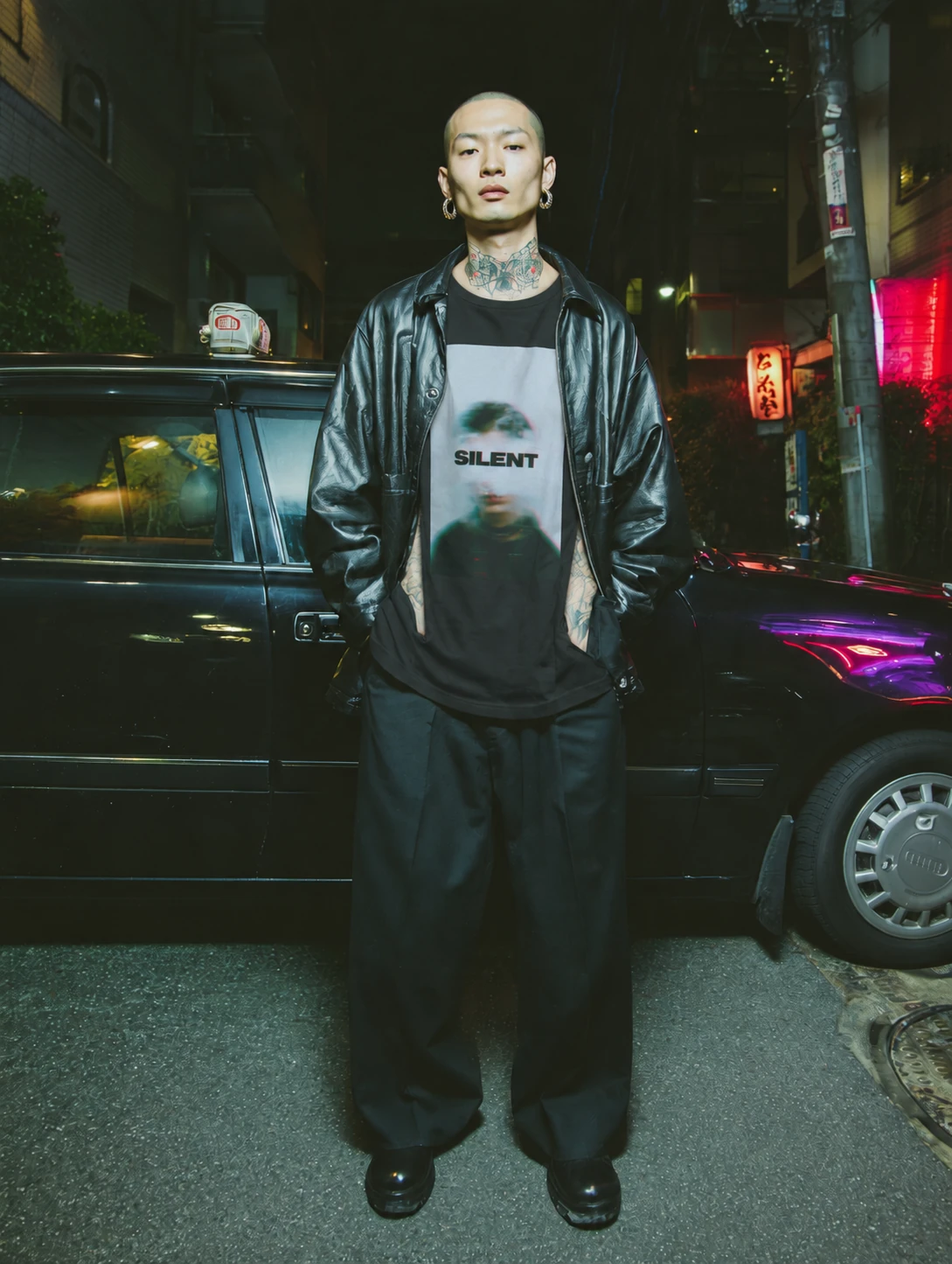 SILENT BLUR — black, front, styled look